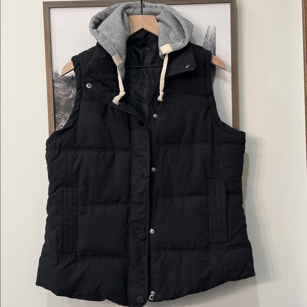 Women's Sleeveless Quilted Removable Hooded Puffer Vest - Picture 11 of 11